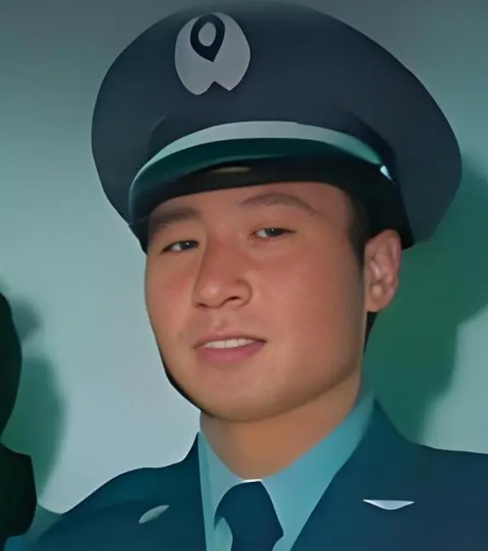 kaiyun-王学成1983年驾机叛逃到台湾，邓丽君前去接见他时低声耳语